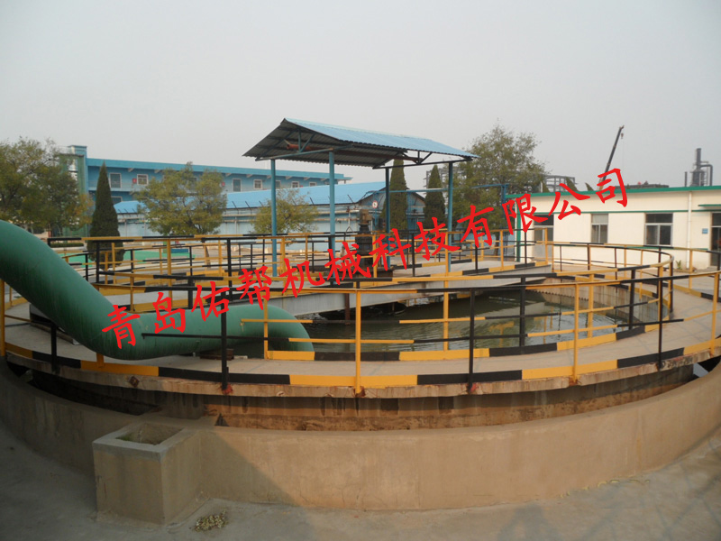 中心傳動刮泥機用于重油廢水.jpg